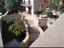 Apartments and rooms Ref - 20 m from sea : 1 - A1(4+1), 2 - A2(2+1), 3 - R1(2), 4 - R2(2) Cove Puntinak (Selca) - Island Brac  - Croatia - garden