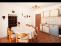 Apartments Boris - 30 m from beach : A1(6+2) Arbanija - Island Ciovo  - Apartment - A1(6+2): kitchen and dining room