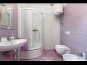 Apartments Marija - cozy family apartment A1(2+2) Okrug Gornji - Island Ciovo  - Apartment - A1(2+2): bathroom with toilet