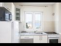Apartments Eli - 70m from the beach: A1(4) Okrug Gornji - Island Ciovo  - Apartment - A1(4): kitchen