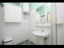 Apartments Dari - 120 m from sea: A1(2+2), A2(2+2), SA3(2+1), SA4(2) Jelsa - Island Hvar  - Apartment - A1(2+2): bathroom with toilet