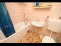 Apartments Dari - 120 m from sea: A1(2+2), A2(2+2), SA3(2+1), SA4(2) Jelsa - Island Hvar  - Studio apartment - SA3(2+1): bathroom with toilet