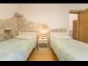 Apartments Marinko - with pool : A1(4+1) , A2(4+1), A Kuca(4+1) Barban - Istria  - Apartment - A Kuca(4+1): bedroom