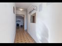 Apartments Lili-with paddling pool: A1(4+2) Umag - Istria  - Apartment - A1(4+2): hallway