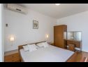 Apartments and rooms Vedra- free parking and close to the beach A1 (2+1), SA2 - B(2+1), C3 (2), D4 (2+1), E5 (2+1) Baska Voda - Riviera Makarska  - Apartment - C3 (2): bedroom