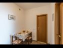 Apartments and rooms Vedra- free parking and close to the beach A1 (2+1), SA2 - B(2+1), C3 (2), D4 (2+1), E5 (2+1) Baska Voda - Riviera Makarska  - Apartment - A1 (2+1): dining room