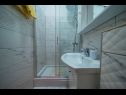 Apartments Lovre - close to the sea : A1(6), A2(4+1) prizemlje, A3(5) Brela - Riviera Makarska  - Apartment - A2(4+1) prizemlje: bathroom with toilet
