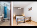 Apartments More - 60m from the sea: A1 Citron(2+2), A2 Mateo(4+1), A3 Sime(2+2), A4 Dino(2+1), A5 Dijana(2+2) Brist - Riviera Makarska  - Apartment - A4 Dino(2+1): bedroom