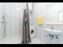 Apartments Horizont - 150 m from pebble beach: A1-Filip(4+2), A2-Mario(4+2) Brist - Riviera Makarska  - Apartment - A1-Filip(4+2): bathroom with toilet