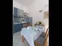 Apartments Blue - 100 m from beach: A1(3+1) Igrane - Riviera Makarska  - Apartment - A1(3+1): kitchen and dining room