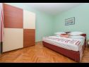 Apartments and rooms Goran - in the center of the city: A4 Ljubičasti (5), A3-Zeleni (2+2), A1- crno - bijeli (2+2), R1(2) Makarska - Riviera Makarska  - Apartment - A3-Zeleni (2+2): bedroom