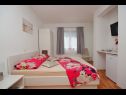 Apartments and rooms JoviZe - free parking R1(2+1), R2(2+1), R3(2), A4(2+2), A5(2+2), A6(2+2), SA7(2) Makarska - Riviera Makarska  - Room - R3(2): bedroom
