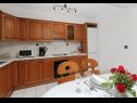 Apartments Angel - nice garden: A1(4), SA(2) Makarska - Riviera Makarska  - Apartment - A1(4): kitchen and dining room