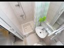 Apartments Angel - nice garden: A1(4), SA(2) Makarska - Riviera Makarska  - Studio apartment - SA(2): bathroom with toilet