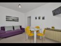 Apartments Smi - 250 m from sea: A1 juzni(2+1), A2 sjeverni(2+1), A3(4) Makarska - Riviera Makarska  - Apartment - A2 sjeverni(2+1): living room