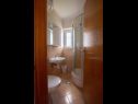 Apartments Mir - close to beach: SA1(2), SA2(2), SA3(2+1), SA4(2), A5(4) Duce - Riviera Omis  - Studio apartment - SA3(2+1): bathroom with toilet