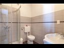 Apartments Ana - free parking: SA1(2+1), SA2(2+1), A3 veliki(4+2), A5(2+1), SA6(2+1), A7(4+2) Stanici - Riviera Omis  - Studio apartment - SA1(2+1): bathroom with toilet