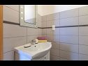 Apartments Ana - free parking: SA1(2+1), SA2(2+1), A3 veliki(4+2), A5(2+1), SA6(2+1), A7(4+2) Stanici - Riviera Omis  - Studio apartment - SA2(2+1): bathroom with toilet