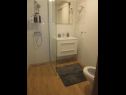 Apartments Denis - 50m from sea : A1(2+2) Pirovac - Riviera Sibenik  - Apartment - A1(2+2): bathroom with toilet