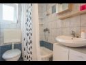 Apartments Marija  - 40 m from beach: A1-Plavi (2+1), A2-Crveni (2+1) Rogoznica - Riviera Sibenik  - Apartment - A2-Crveni (2+1): bathroom with toilet