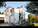 Apartments Božana - with parking : A1(2), A2(2+1), A3(3+2) Kastel Luksic - Riviera Split  - house