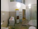 Apartments Nino - sea view: A1(4) Kastel Novi - Riviera Split  - Apartment - A1(4): bathroom with toilet