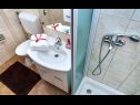 Apartments Mari - 250 m from sea: A1(2+2), A2(8) Podstrana - Riviera Split  - Apartment - A1(2+2): bathroom with toilet