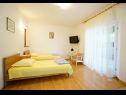 Apartments Marija - 120 m from the beach : A1(4+1), SA3(2) Podstrana - Riviera Split  - Apartment - A1(4+1): bedroom