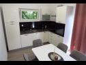 Apartments Ivo - free parking & BBQ: A1(6) Sinj - Riviera Split  - Apartment - A1(6): kitchen and dining room