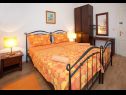 Apartments Zdrav - with big terrace: A1(4) Split - Riviera Split  - Apartment - A1(4): bedroom