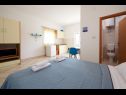 Apartments Mare - 30 m from pebble beach: SA1(2), SA2(2), A3(4), A4(4), A5(8) Seget Vranjica - Riviera Trogir  - Studio apartment - SA2(2): interior