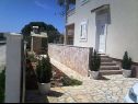 Apartments Mer - 10m to the beach: A1(4+2) Sevid - Riviera Trogir  - courtyard