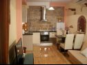 Apartments and rooms Jare - in old town R1 zelena(2), A2 gornji (2+2) Trogir - Riviera Trogir  - kitchen and dining room