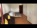 Apartments Deni - 30 m from sea: A2(4+1), A3(4+2) Vinisce - Riviera Trogir  - Apartment - A2(4+1): bedroom