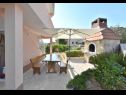 Apartments Josi - 150 m from sea: A1(4+1), A2(4+1), A4(4+1) Vinisce - Riviera Trogir  - courtyard