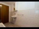 Apartments Jakša - close to the sea & free parking: A1(4), A2(2), A3(4) Vis - Island Vis  - Apartment - A1(4): bathroom with toilet
