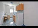 Apartments and rooms Aleksandra - 10 m from sea: A1 lijevi(2+2), A2 desni(2+2), A3(4+1), A4(2+2), R7(2), A5(4), A6(4+1) Bibinje - Zadar riviera  - Room - R7(2): kitchen