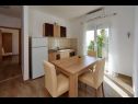 Apartments and rooms Aleksandra - 10 m from sea: A1 lijevi(2+2), A2 desni(2+2), A3(4+1), A4(2+2), R7(2), A5(4), A6(4+1) Bibinje - Zadar riviera  - Apartment - A6(4+1): kitchen and dining room