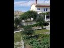 Apartments JoPek - sea view; SA1(2+1) Rtina - Zadar riviera  - garden
