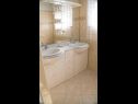 Apartments Vintage - terrace and parking A1(4) Zadar - Zadar riviera  - Apartment - A1(4): bathroom with toilet