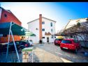 Apartments Ivan Z3 - only for family: A1(6)  Zadar - Zadar riviera  - parking
