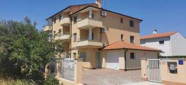Apartments Gorgi - garden view: A2(2), A3(2), A4(2), A5(2), A6(2) Liznjan - Istria 
