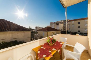 Apartments Stipe - comfortable apartment for 6 person: A(4+2) Makarska - Riviera Makarska 