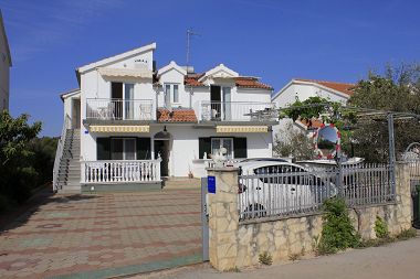 Apartments Vik - 250 m from beach A1(4), A2(3), A3(2), SA4(2) Brodarica - Riviera Sibenik 