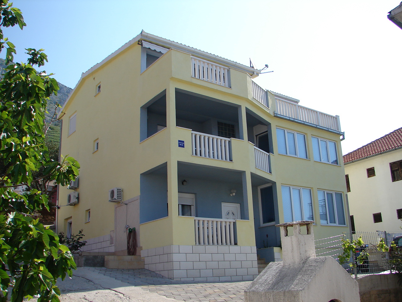 Apartments VP SA2(2), A3(3), A4(2+3), A5(3), A6(2+2) Stanici - Riviera Omis 