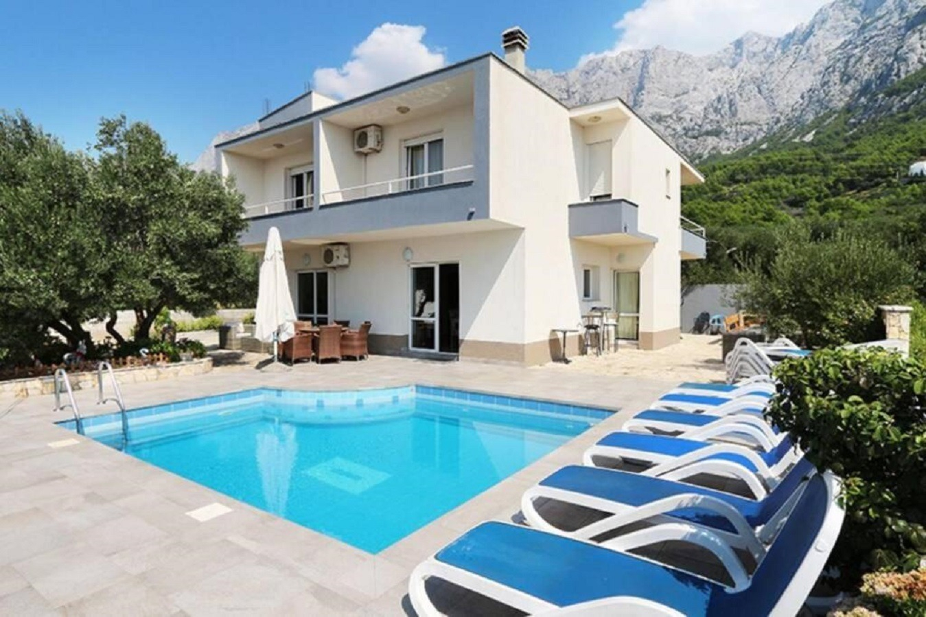 Holiday house Sandra - with pool : Makarska, Riviera Makarska 0