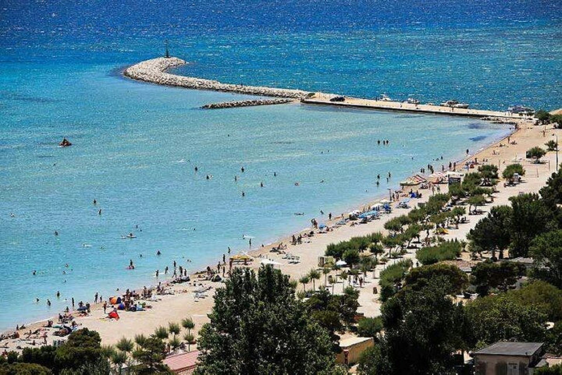 Apartment Jerko - 200 m from beach: A1 Omis, Riviera Omis 3