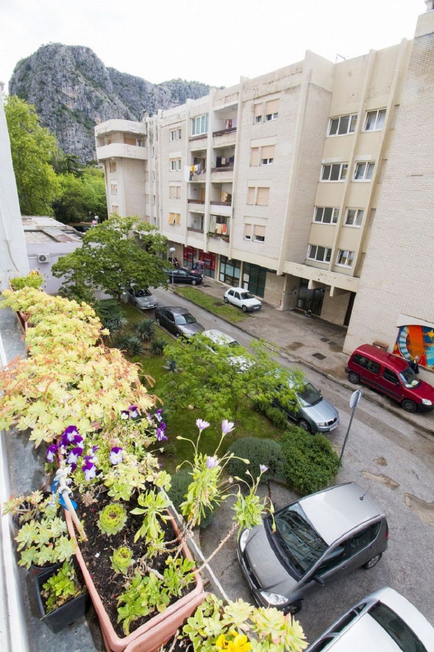Apartment Jerko - 200 m from beach: A1 Omis, Riviera Omis 1