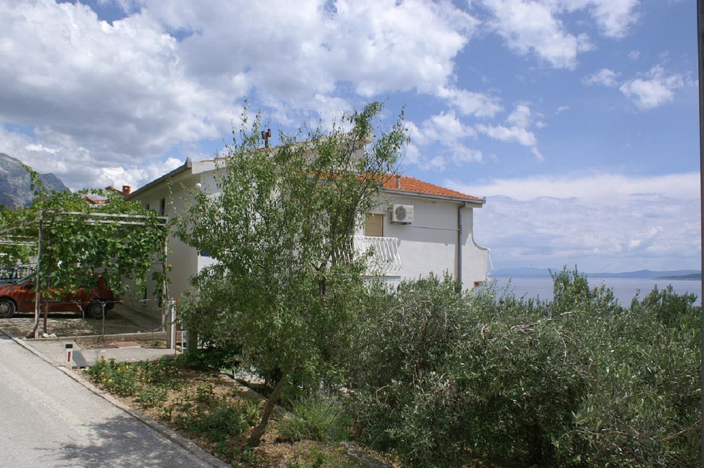 Apartment Niko - 50 m from pebble beach: A4 Pisak, Riviera Omis 3
