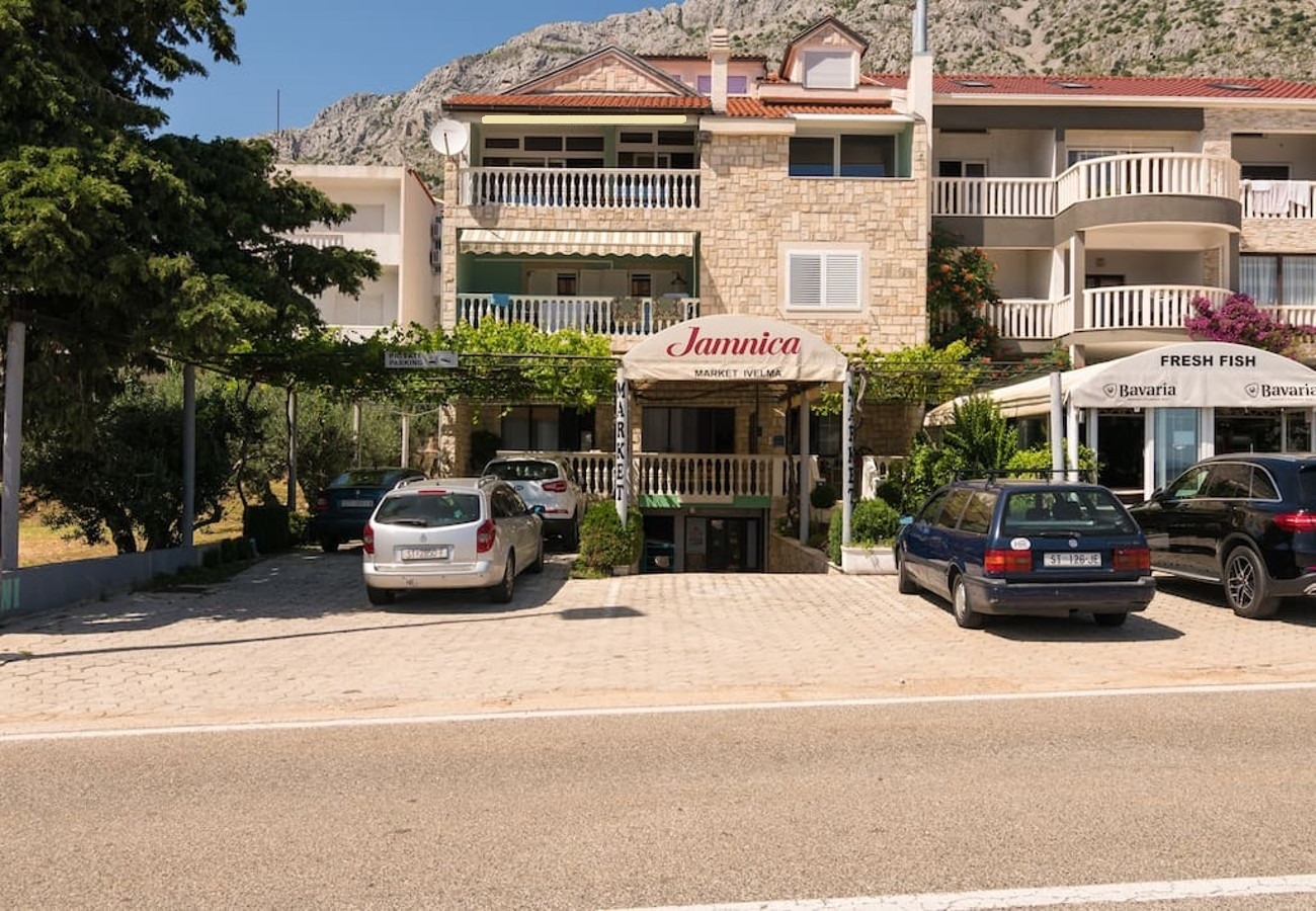 Apartment Divna - with terrace : A2 Stanici, Riviera Omis 2